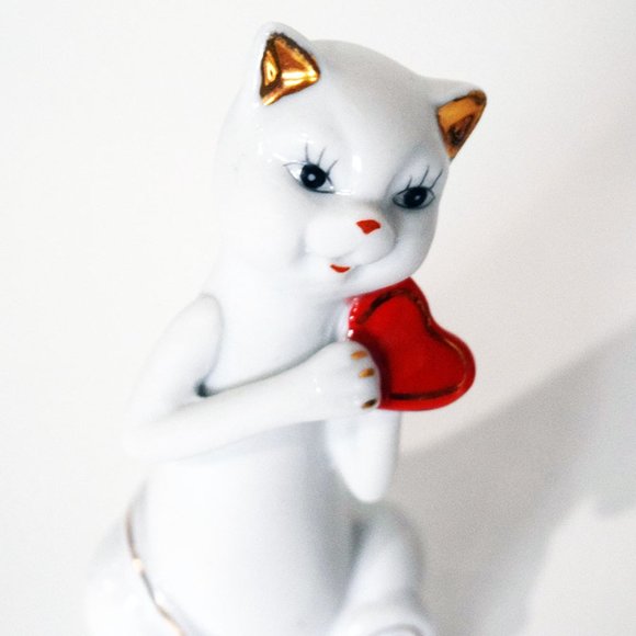 Ceramic Cat with Heart - Picture 6 of 12
